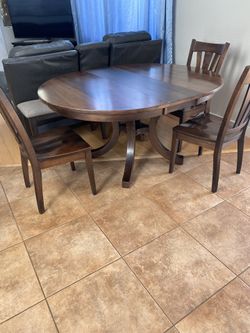 Amish Round Extendable Dining Table W 4 Chairs And A Bench