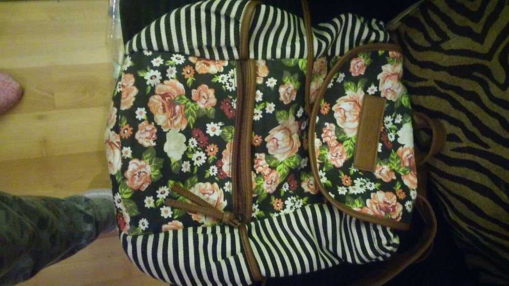 Really cute..sad it wouldn't work for me as a diaper bag for my baby stuff take it $12 obo i pay $25