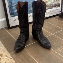 Vintage Luchesse Cherry Black Cowboy Boot