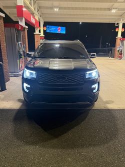 Ford Explorer SUV – Dark gray