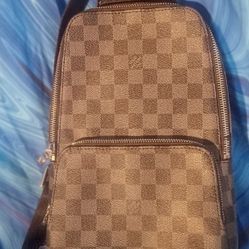 LV Avenue Slingbag