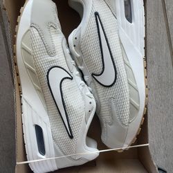 Nike Air Max Solo Summit White Black Gum – Men’s 8 / Women’s 9.5 – Brand New