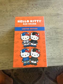 Hello Kitty Mets Bag Charm