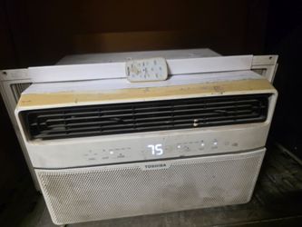 Two ac unit toshiba 6000 btu. Working good . With remote control . 2
