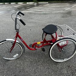Trailmate Desoto 24” Classic Adult Tricycle Three Wheeled Bike Bicycle! Great condition! Two of the tires need new tubes. Retails $659.99+ 