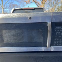 Free Over The Range Microwave. It Does Work. Broken Handle. A Bit Dirty