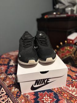 Size 10 Nike Air max 270