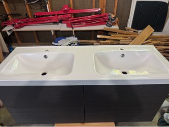 Double sink vanity