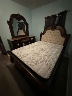 King size Mattress Pillow Top New Bedframe sold separately