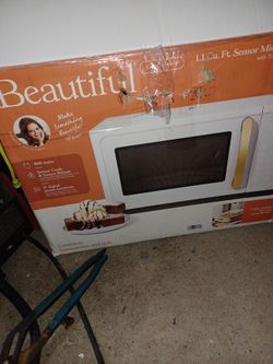 Brand New. Beautiful kitchenware MICROWAVE OVEN