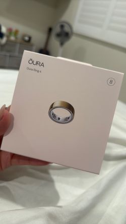 Oura Ring 4 – Gold – Size 8