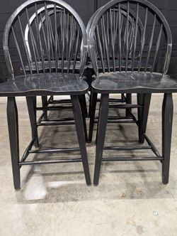 Set of Six Classic Black Wood Spindle Back Windsor Dining Chair