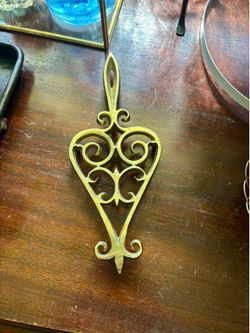 Vintage Virginia Metalcrafters Solid Brass Footed Trivet Ornate Heart Sad Iron VM