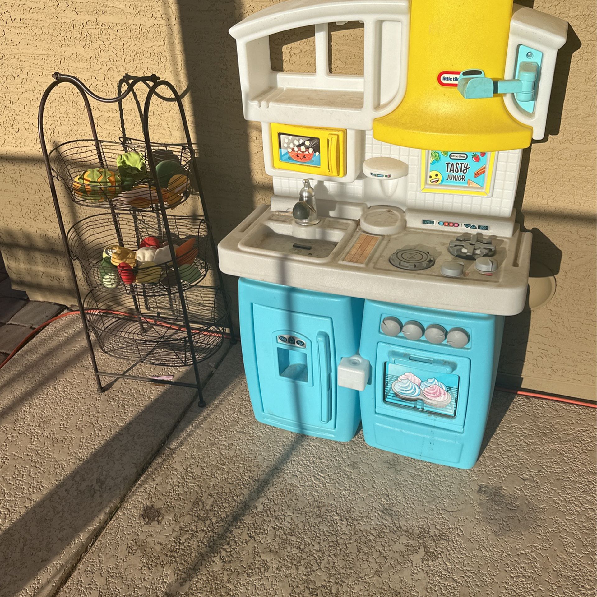 Toy Kitchen 