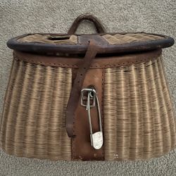 VINTAGE LEATHERED FISHING CREEL