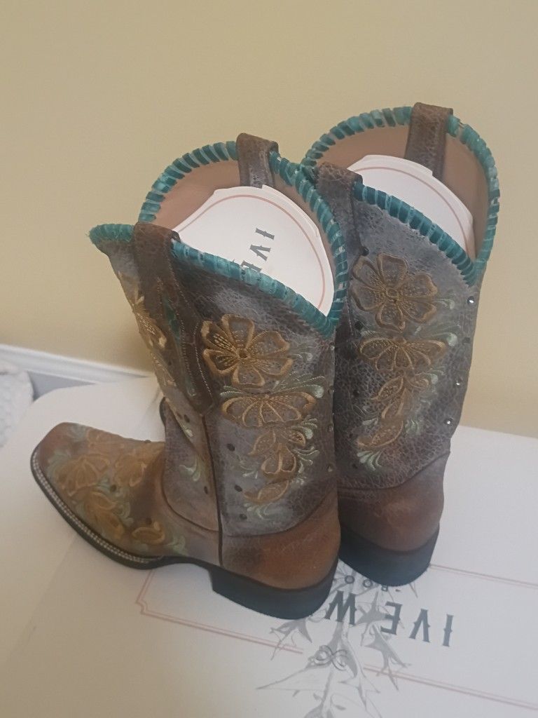 Wemen Boots Hand Crafted