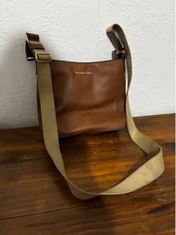 Michael Kors Jet Set Travel Messenger Bag