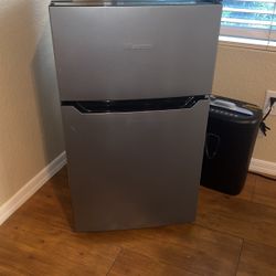 Hisense Mini Fridge With Feeezer 