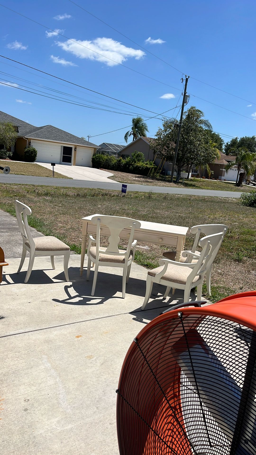 DINING TABLE COMBO 4 CHAIRS NICE