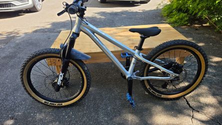 Early Rider Hellion 20 - Kids mountain bike similar to Woom 4 OFF Air