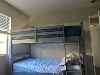 Twin bunk beds