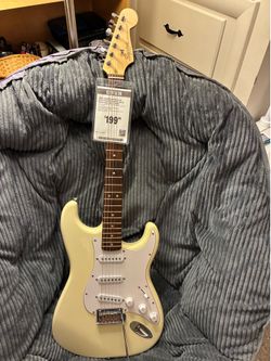 Affinity/Debut White Strat