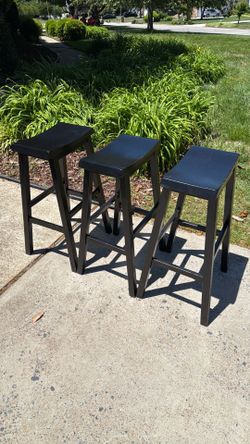 Saddle bar stools
