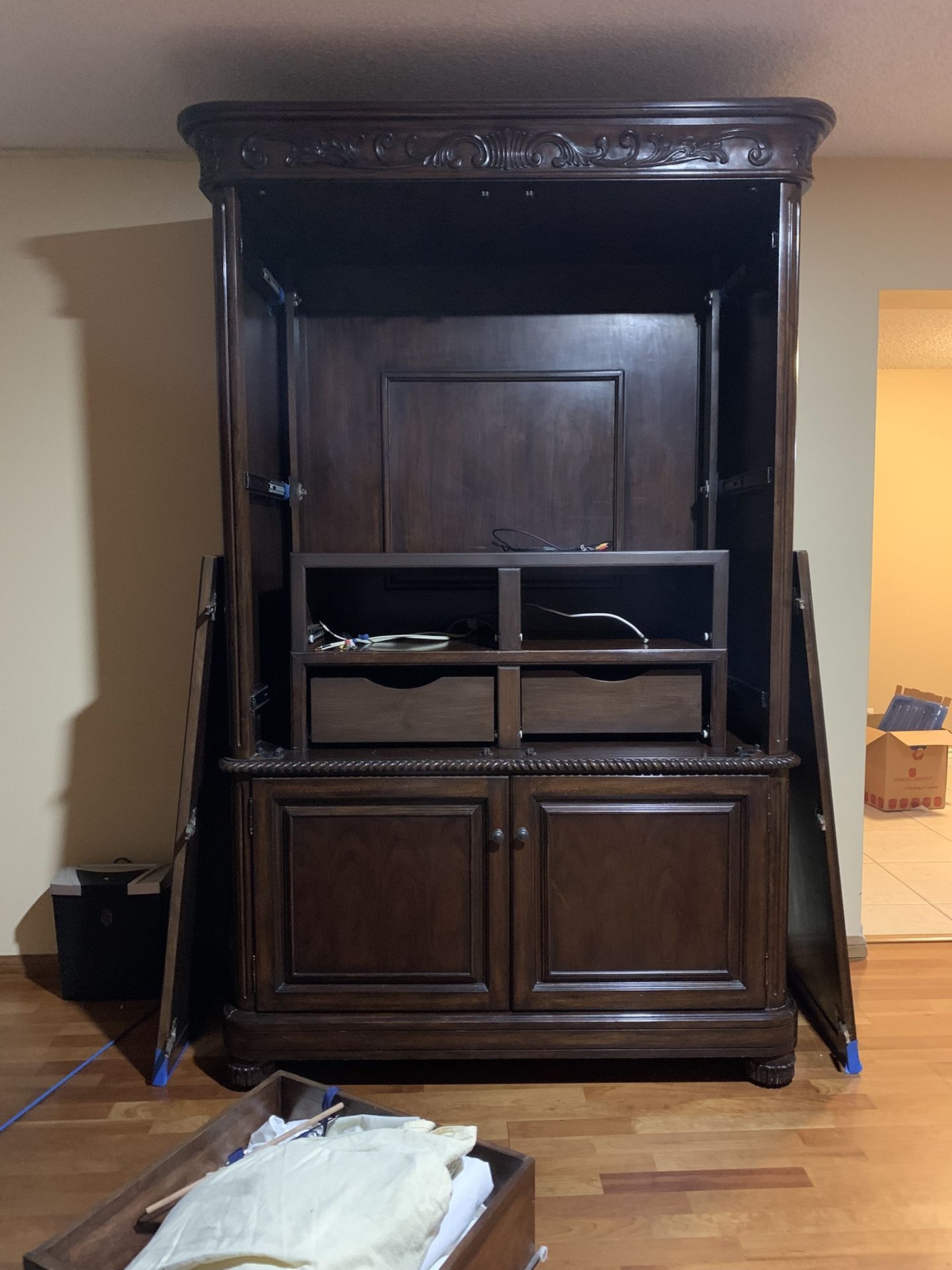 FREE - Armoir - In Brea
