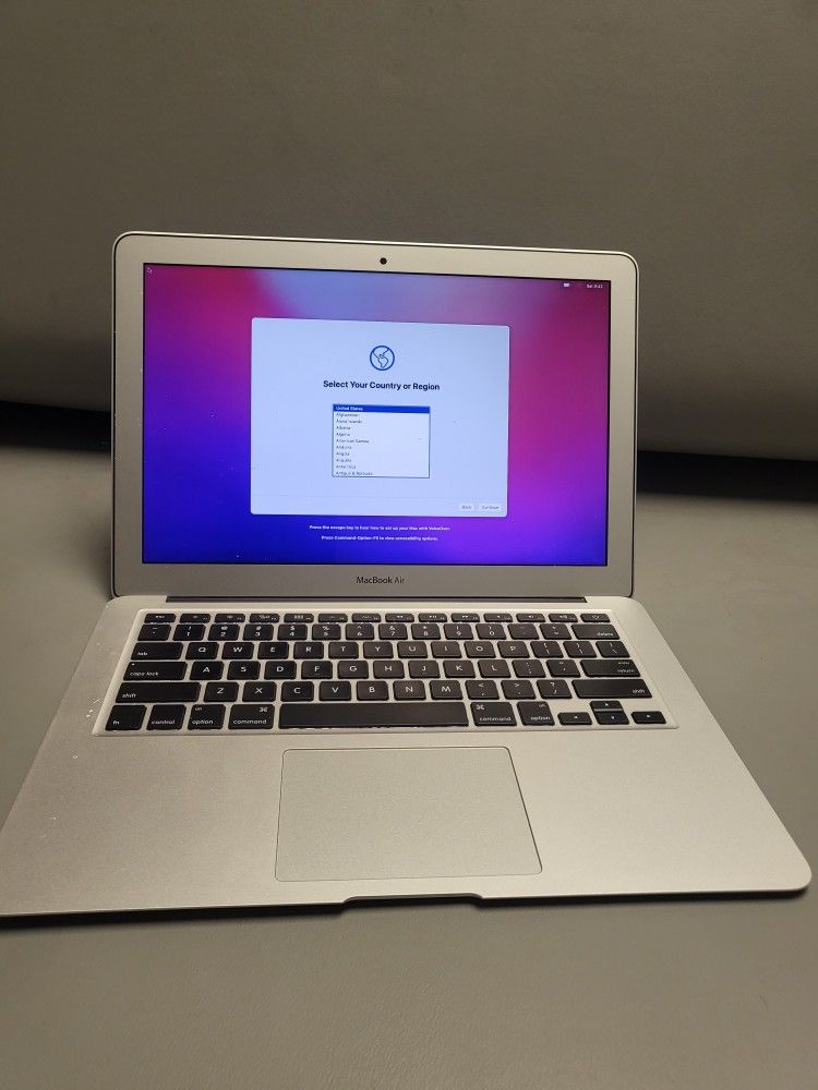 Apple MacBook Air 13.3-Inch Laptop MJVG2LL/A, 1.6GHz Intel Core i5, 4GB RAM, macOS, 256GB, Silver (