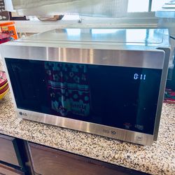 LG Microwave 0.9cu.ft. Countertop/ Microonda LMC0975ST includes Owner Manual