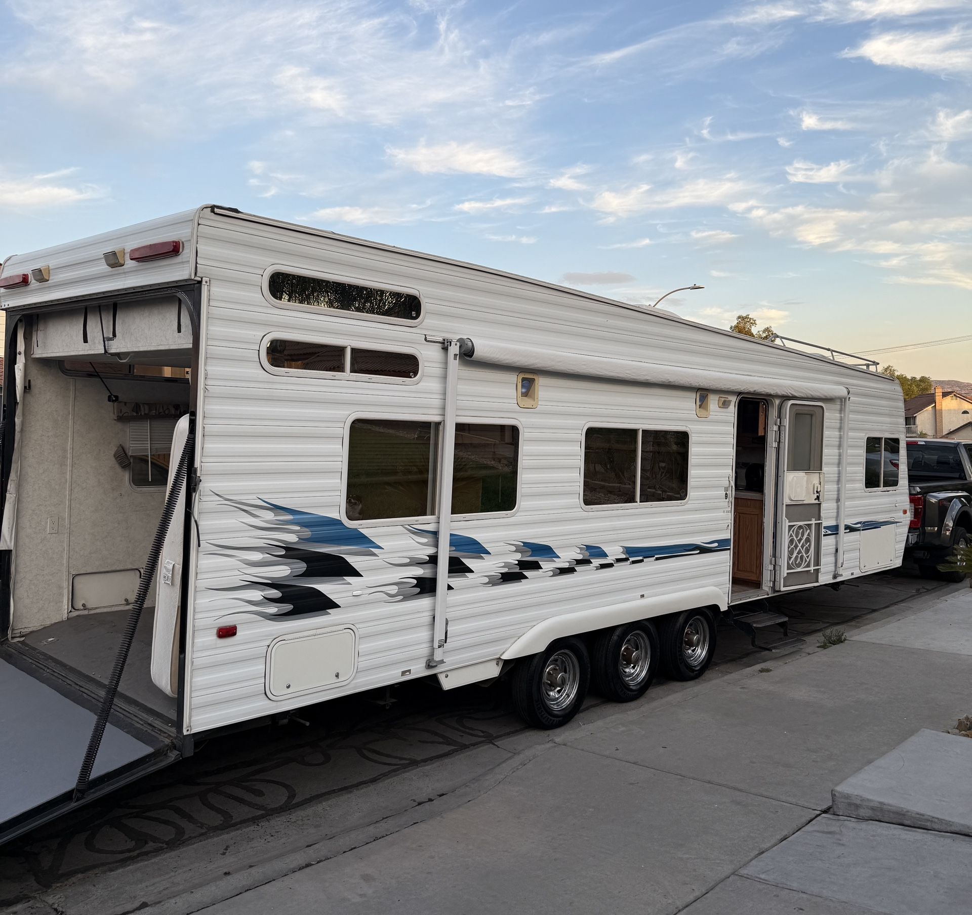 2005 Weekend Warrior Fs3000 Toy Hauler