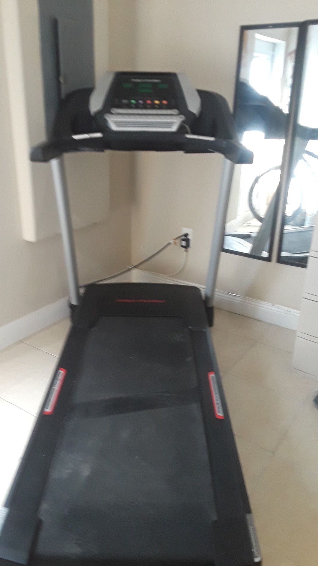 PROFORM Performance 400c Treadmill for Sale in Miami, FL OfferUp