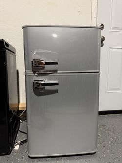 Mini fridge