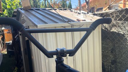 Throne handlebars and seat