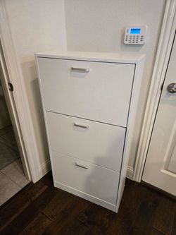 Like New 18 Pair Shoe Cabinet