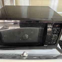 Hamilton Beach Microwave (Working)