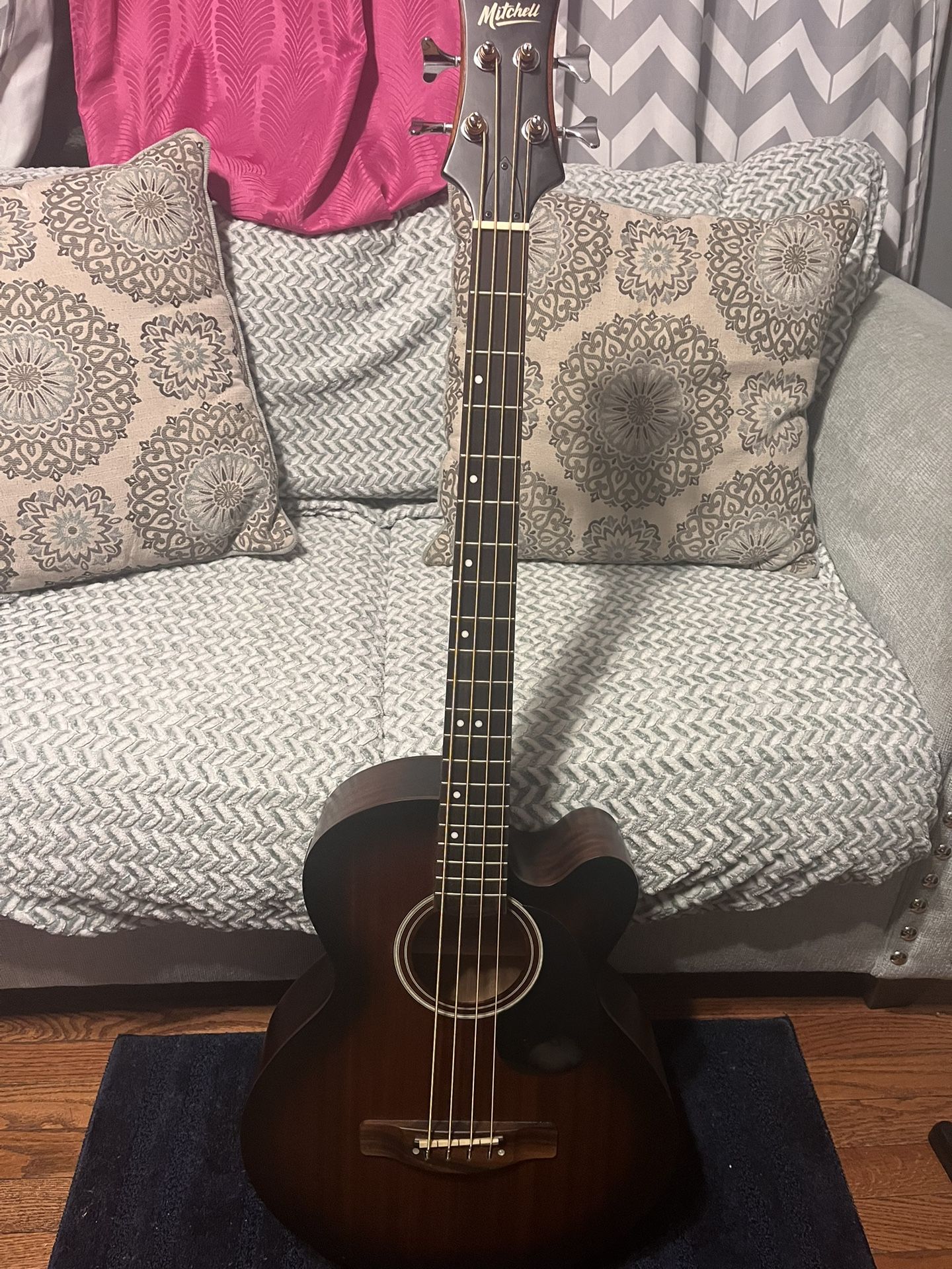 Mitchell Acoustic Bass /bajoloche