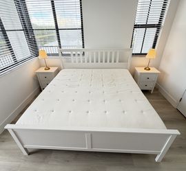 🚨Moving Sale!🚨 Solid Wood Full Bed Frame & Nightstands