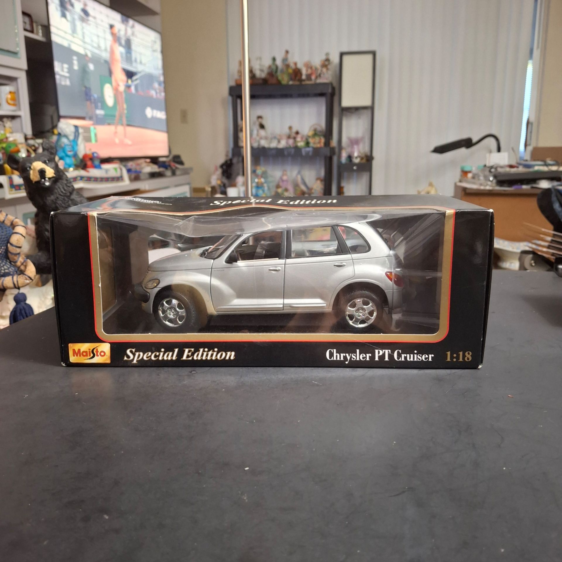 "NEW " Maisto Special Edition 1:18 Scale Diecast Model Of Chrysler PT Cruiser-Silver Toy Model# 31895. Opening Doors & Trunk & Workable Steering, Coll