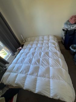 Like New XIAZHEN Down Comforter – Queen Size (200 × 230 cm)