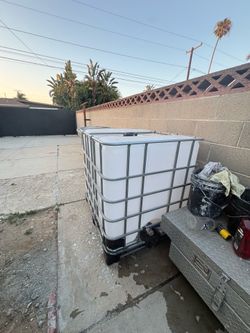 It’s a strong water tank. It holds up a lot of gallons.
