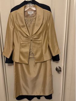 Elegant dress in gold color.
