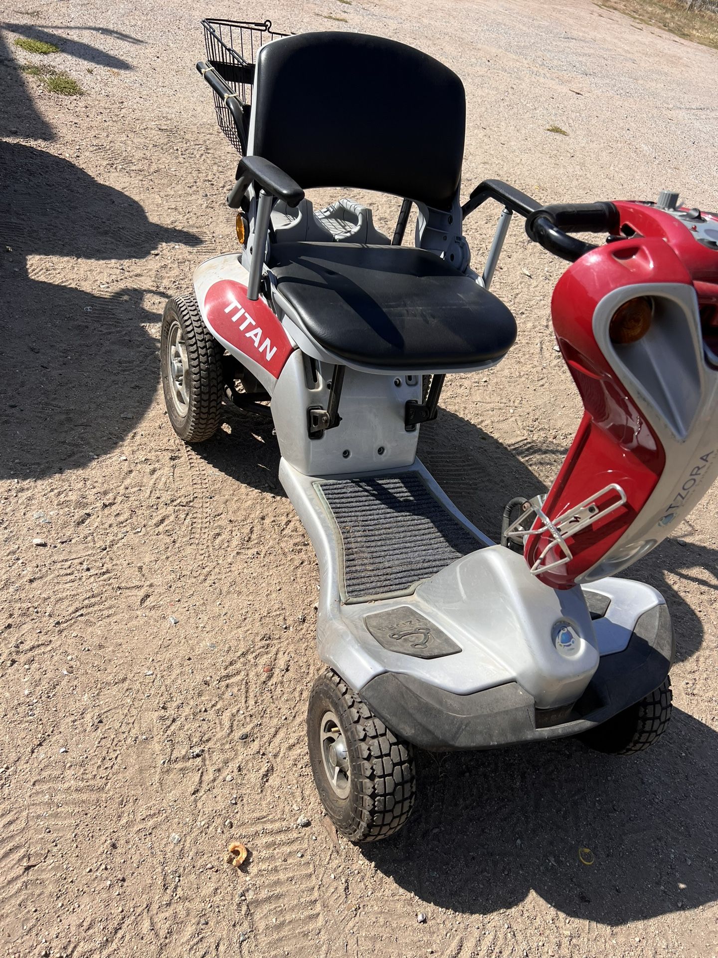 TITÁN HUMMER MOBILITY SCOOTER