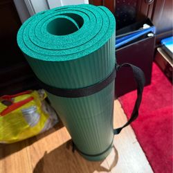 Green Foam Yoga/Exercise Mat with Carry Strap