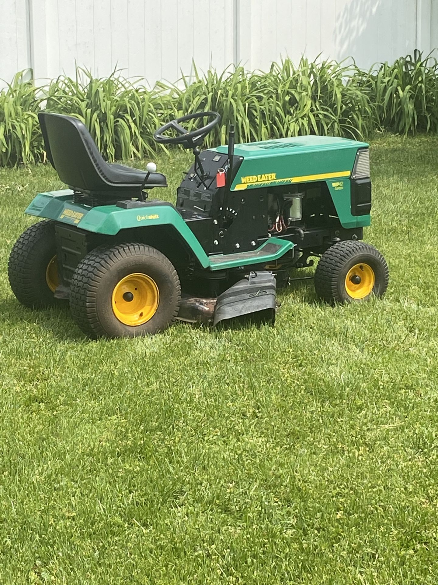 Weed Eater Riding Lawn Mower/ Garden Tractor