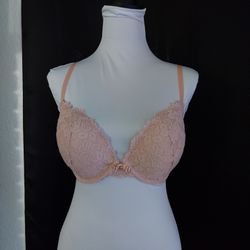 NWOT Frederick's Of Hollywood Lace Push Up Bra Women's 32DD for Sale in Elk  Grove, CA - OfferUp