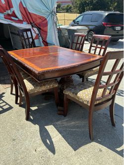 BEAUTIFUL TABLE SET WITH 6 CHAIRS VERY CONFORTABLE REAL WOOD