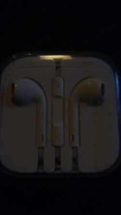 IPhone 6s white Apple EarPods with case