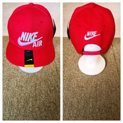 NIKE SNAPBACK HAT. 