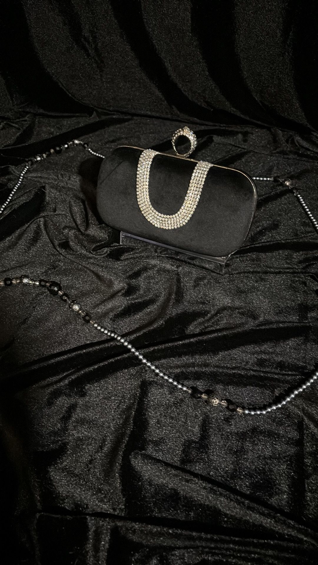 Glamorous Black Crystal Clutch With Ring Handle